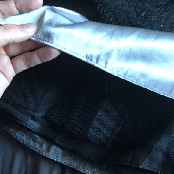 R&M Richards black and silver size 6 plunging neck sequins party dress. - Picture 5 of 10